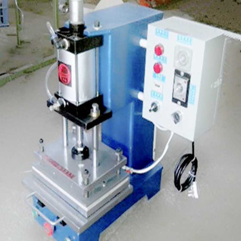 全自动滚轮压纹机