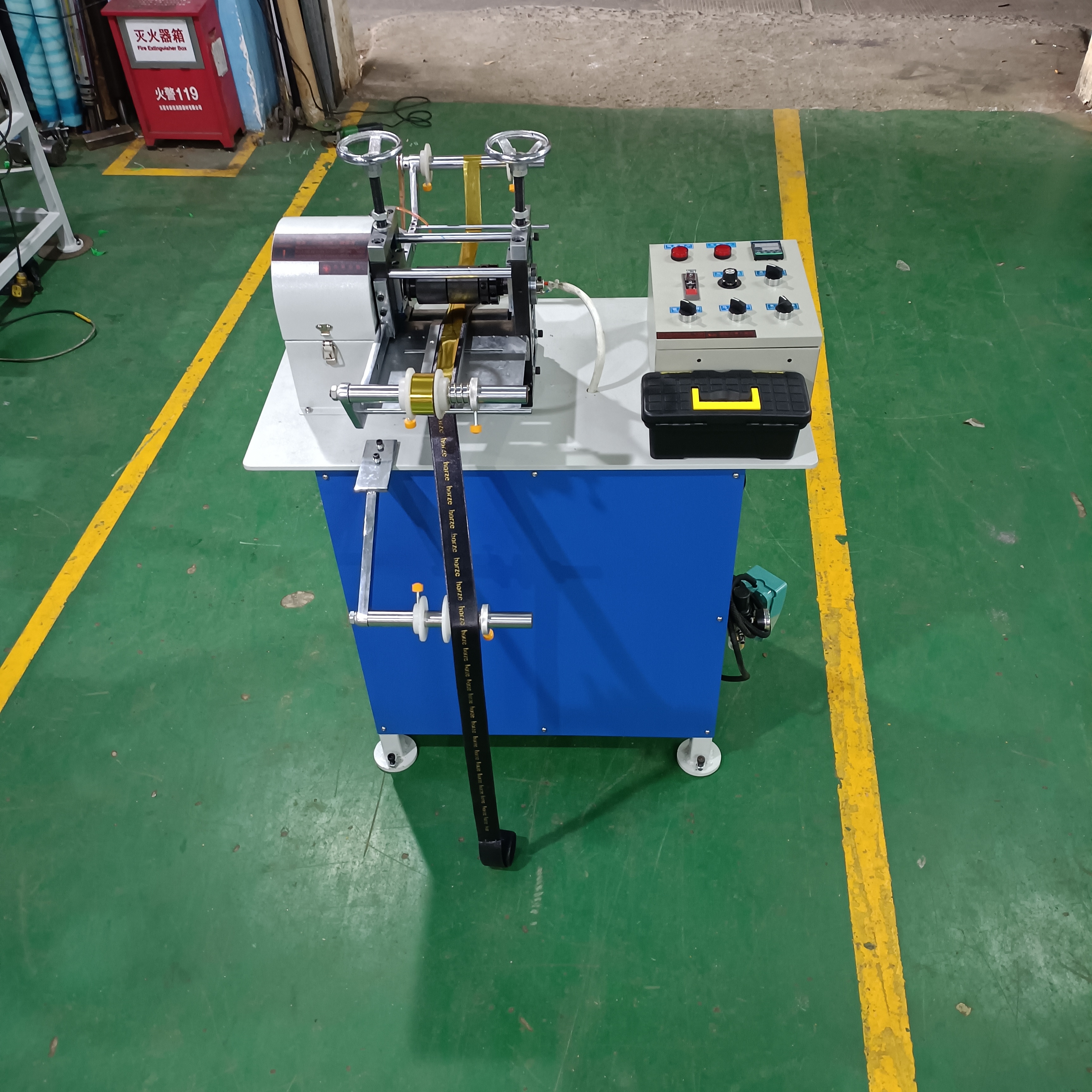 长条肩带辊轮压印烫金机